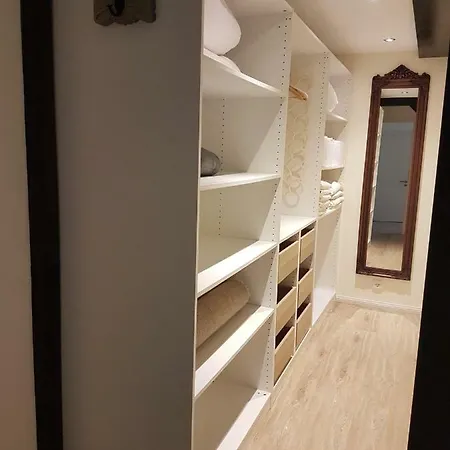 Rose Apartment *